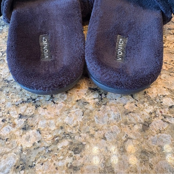 Vionic slippers - Picture 6 of 7